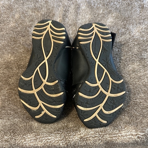 Champion Black Kids Dress Shoes with Leopard Print - Picture 4 of 5